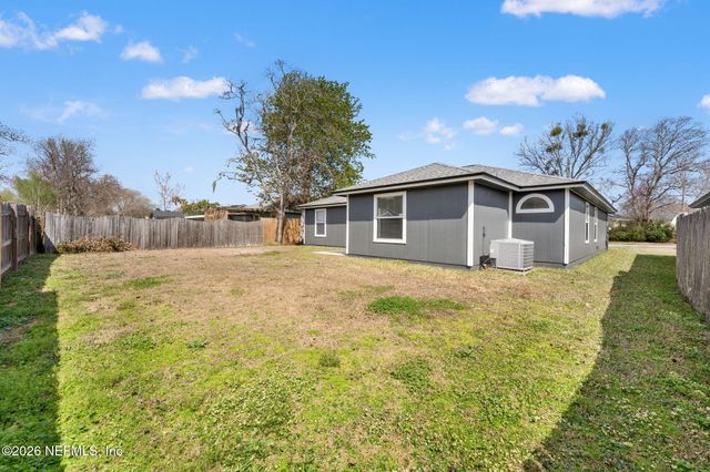 1565 KINGFISHER Boulevard, Orange Park, FL 32065