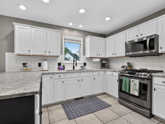 1029 Island Brooks Lane, Fort Wayne, IN 46845