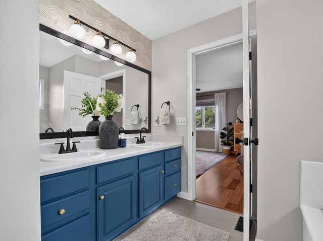 1029 Island Brooks Lane, Fort Wayne, IN 46845