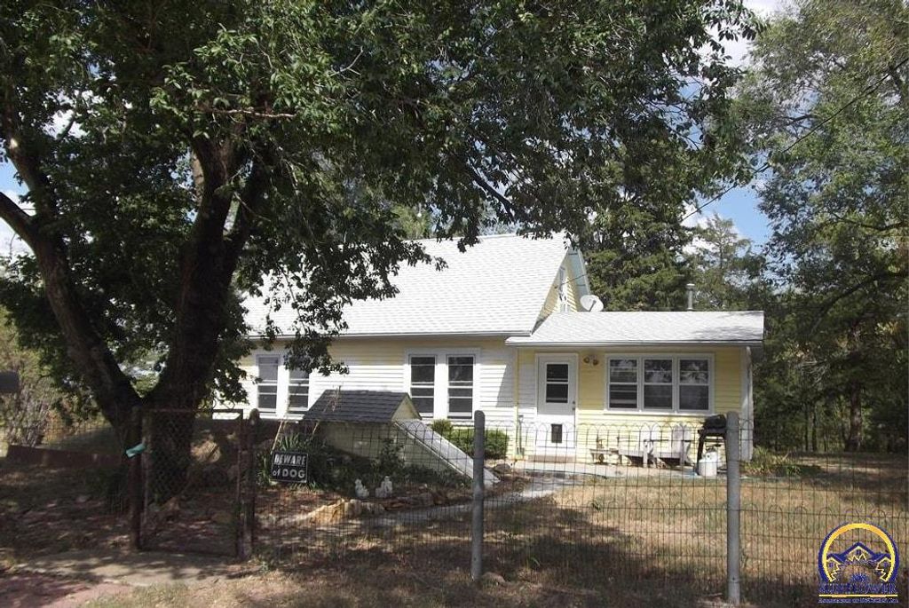 1529 Road 190, Emporia, KS 66801