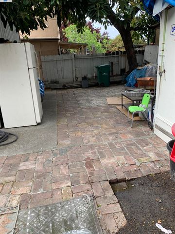 9656 D St, Oakland, CA 94603