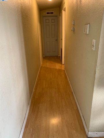 9656 D St, Oakland, CA 94603