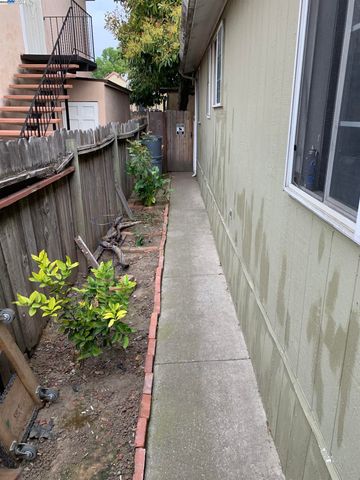 9656 D St, Oakland, CA 94603