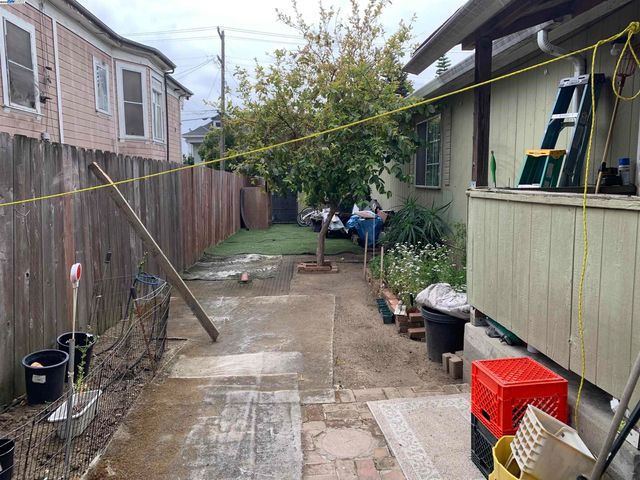 9656 D St, Oakland, CA 94603