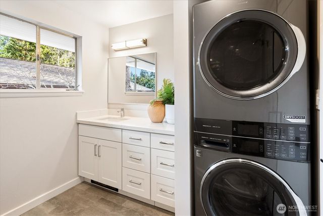 8611 Holly Lane, Edmonds, WA 98026