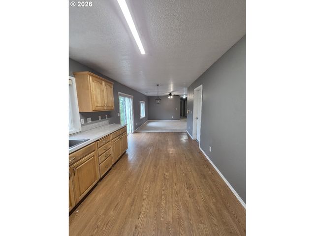 17329 Se ALDER St, Portland, OR 97233