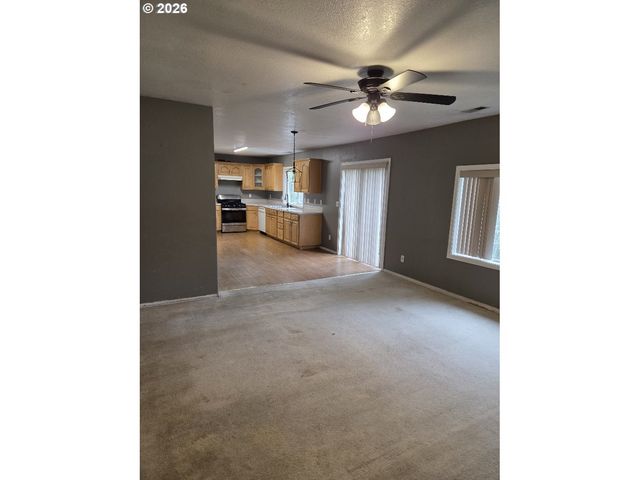 17329 Se ALDER St, Portland, OR 97233