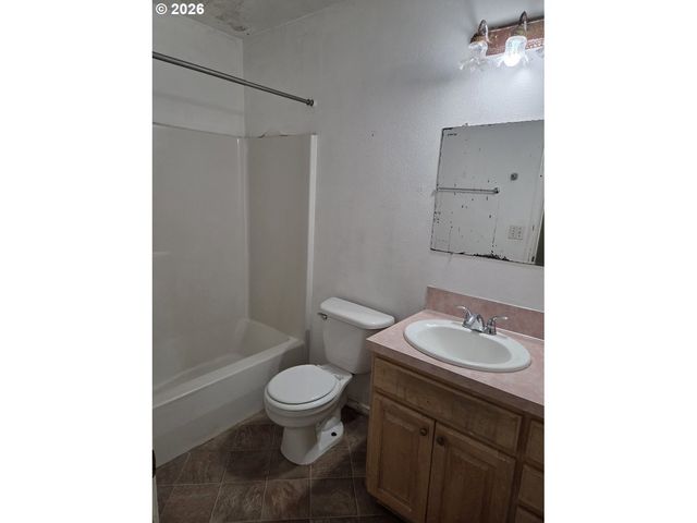 17329 Se ALDER St, Portland, OR 97233