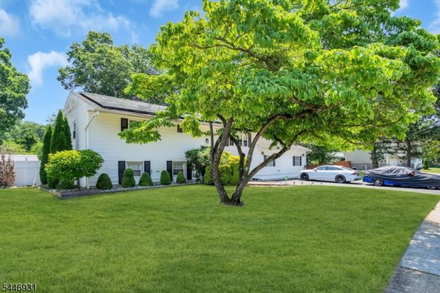14 Arlington Dr, Howell Twp., NJ 07731