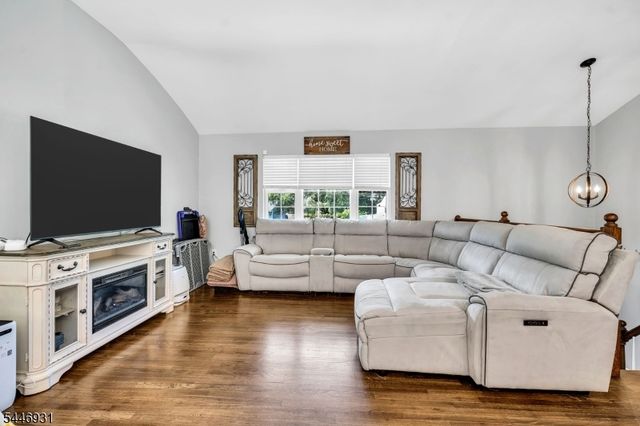 14 Arlington Dr, Howell Twp., NJ 07731