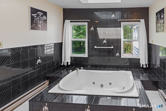 22 Jordan Terrace, Waterford, CT 06385