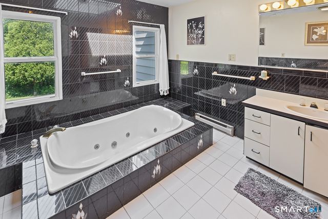 22 Jordan Terrace, Waterford, CT 06385