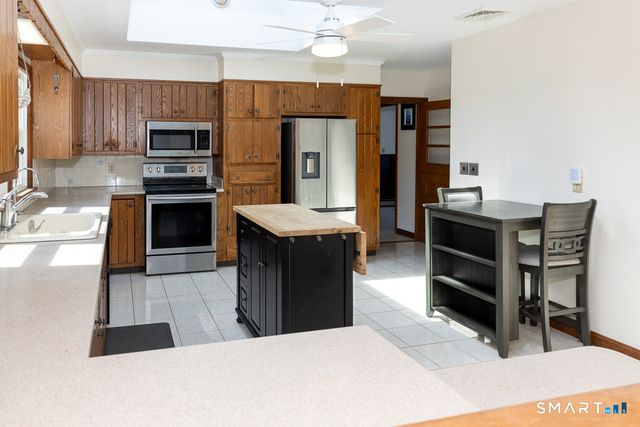 22 Jordan Terrace, Waterford, CT 06385