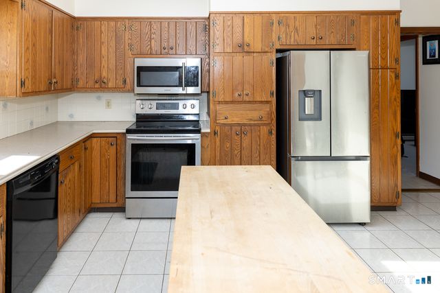 22 Jordan Terrace, Waterford, CT 06385