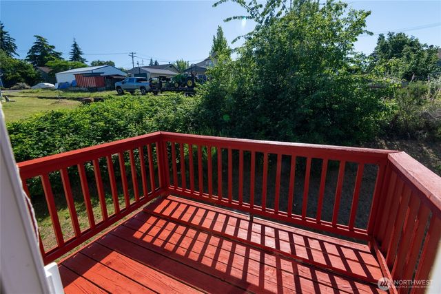 1031 E 43rd Street Ct, Tacoma, WA 98404