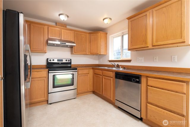 1031 E 43rd Street Ct, Tacoma, WA 98404