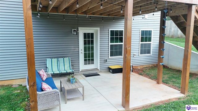 107 Magnolia Court, Vine Grove, KY 40175