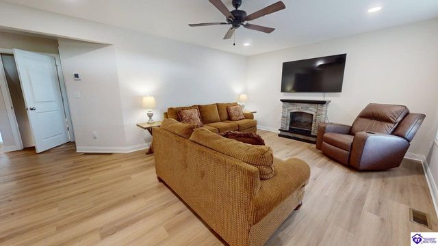 107 Magnolia Court, Vine Grove, KY 40175