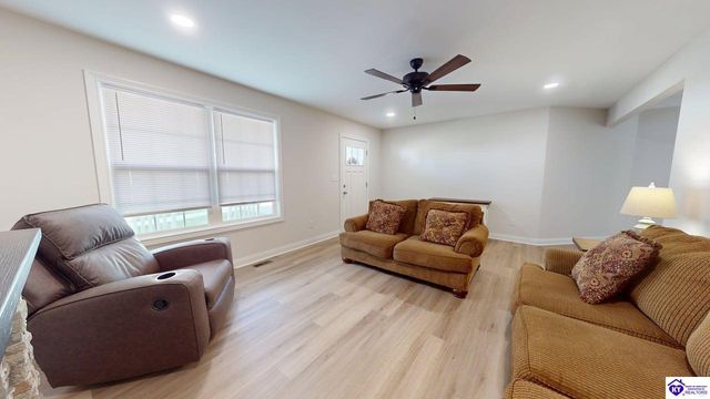 107 Magnolia Court, Vine Grove, KY 40175