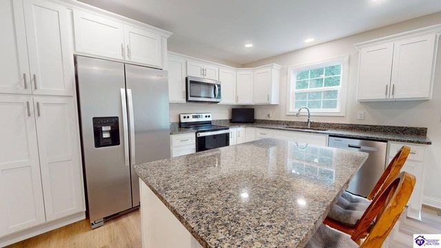 107 Magnolia Court, Vine Grove, KY 40175