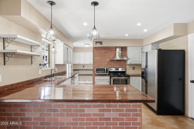 620 S ESSEX Lane, Mesa, AZ 85208