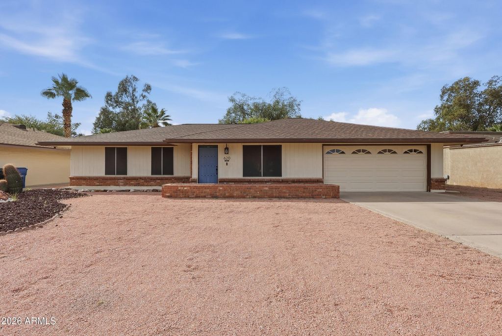 620 S ESSEX Lane, Mesa, AZ 85208