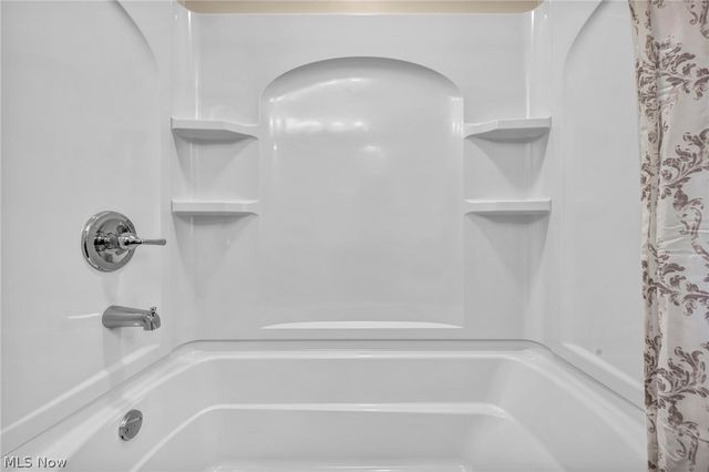 391 E 324th Street, Willowick, OH 44095