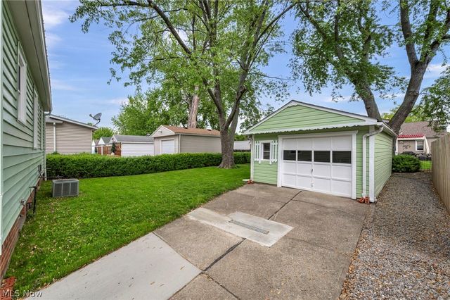 391 E 324th Street, Willowick, OH 44095