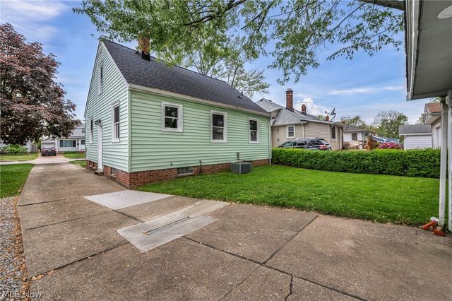 391 E 324th Street, Willowick, OH 44095