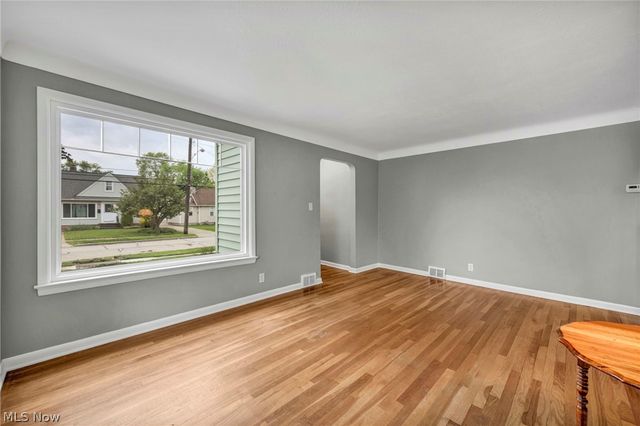 391 E 324th Street, Willowick, OH 44095