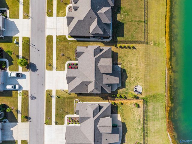 7437 Flint Crossing Circle, Owens Cross Roads, AL 35763