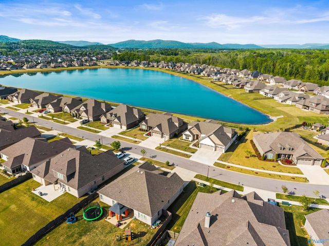 7437 Flint Crossing Circle, Owens Cross Roads, AL 35763