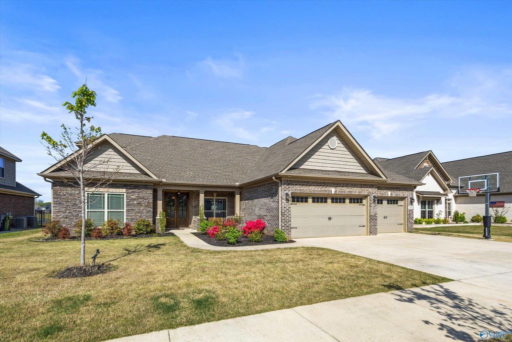 7437 Flint Crossing Circle, Owens Cross Roads, AL 35763