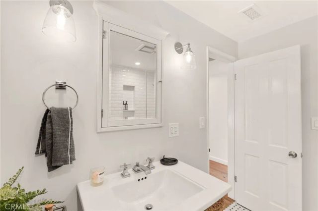 23843 Crosson Drive, Woodland Hills, CA 91367