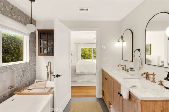 23843 Crosson Drive, Woodland Hills, CA 91367