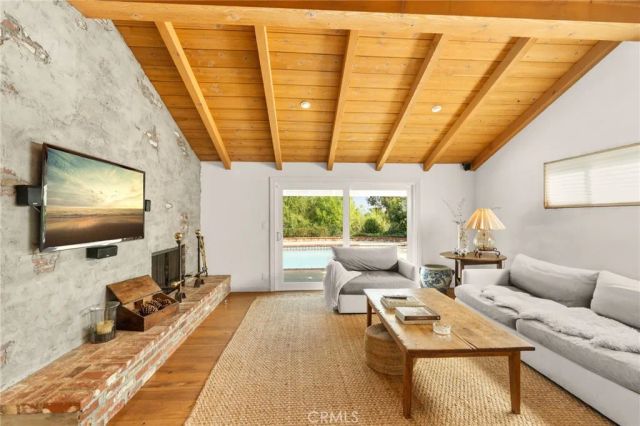 23843 Crosson Drive, Woodland Hills, CA 91367