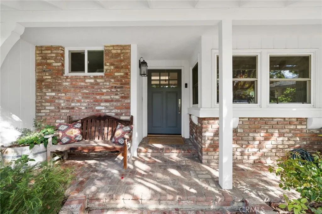 23843 Crosson Drive, Woodland Hills, CA 91367