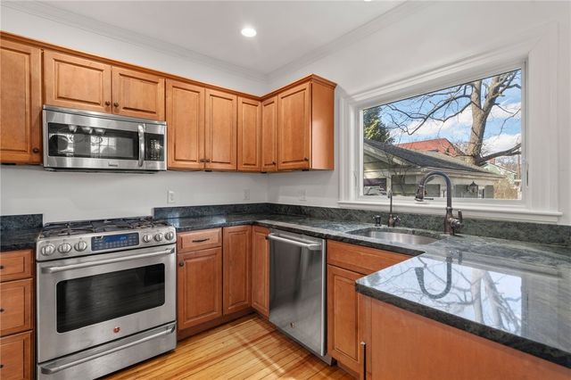 21 Dexterdale Road, Providence, RI 02906