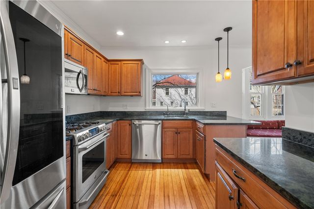 21 Dexterdale Road, Providence, RI 02906