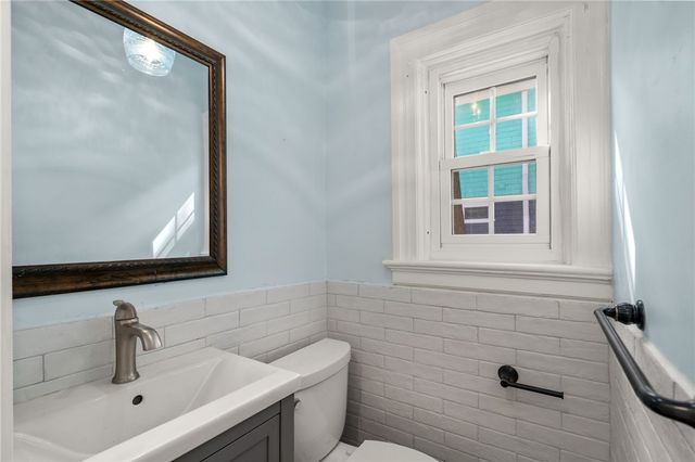 21 Dexterdale Road, Providence, RI 02906