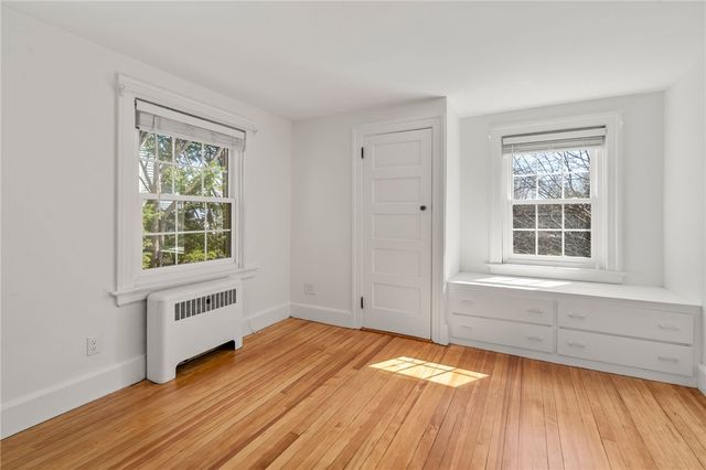 21 Dexterdale Road, Providence, RI 02906