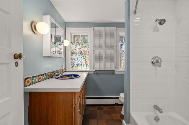 21 Dexterdale Road, Providence, RI 02906