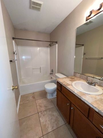 302 Willowbrook Lane, Whitehouse, TX 75791