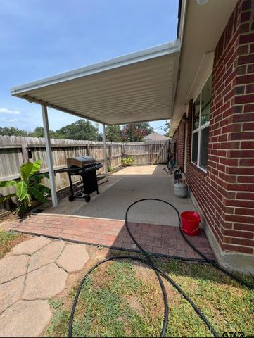 302 Willowbrook Lane, Whitehouse, TX 75791