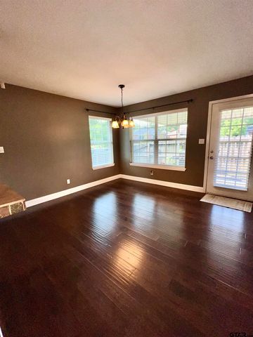 302 Willowbrook Lane, Whitehouse, TX 75791
