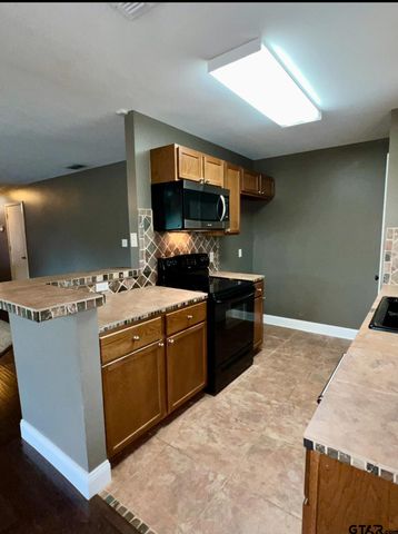 302 Willowbrook Lane, Whitehouse, TX 75791