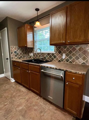 302 Willowbrook Lane, Whitehouse, TX 75791