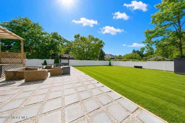 377 W Park Avenue, Oakhurst, NJ 07755