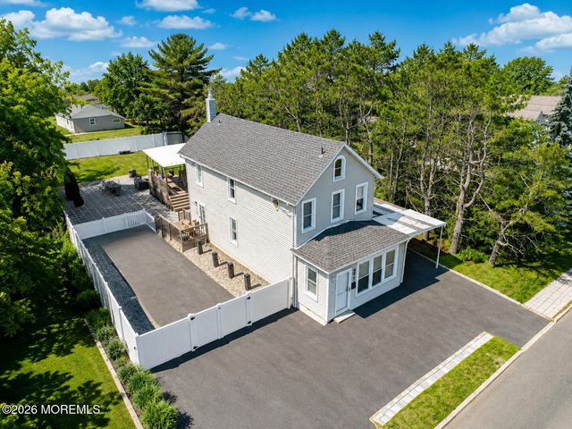 377 W Park Avenue, Oakhurst, NJ 07755