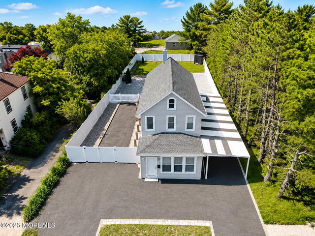 377 W Park Avenue, Oakhurst, NJ 07755